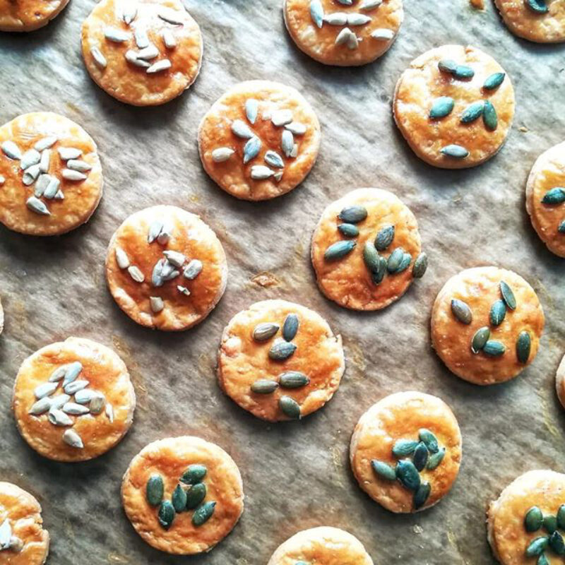 biscuiti-goat-cheese-1.jpg