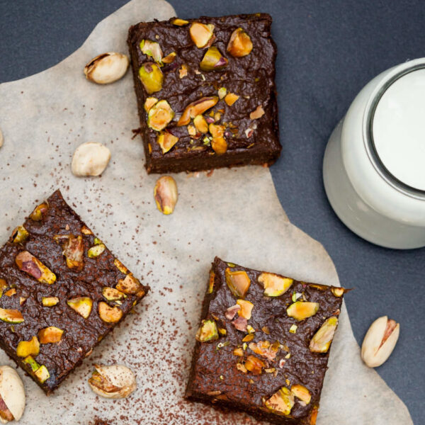 brownie-cu-fistic-1-e1526387548420.jpg